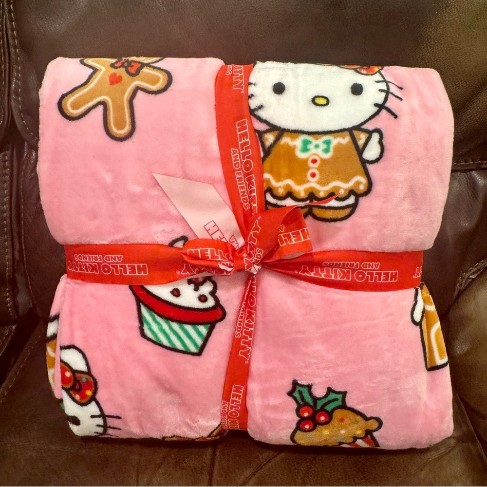 VHTf - Hello Kitty Gingerbread & Cupcakes Full/Queen Plush Christmas Blanket